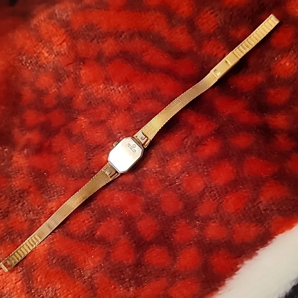 Vintage Helbros Diamond Accent Cocktail Watch SuperQuartz Adjustable Stripe Band